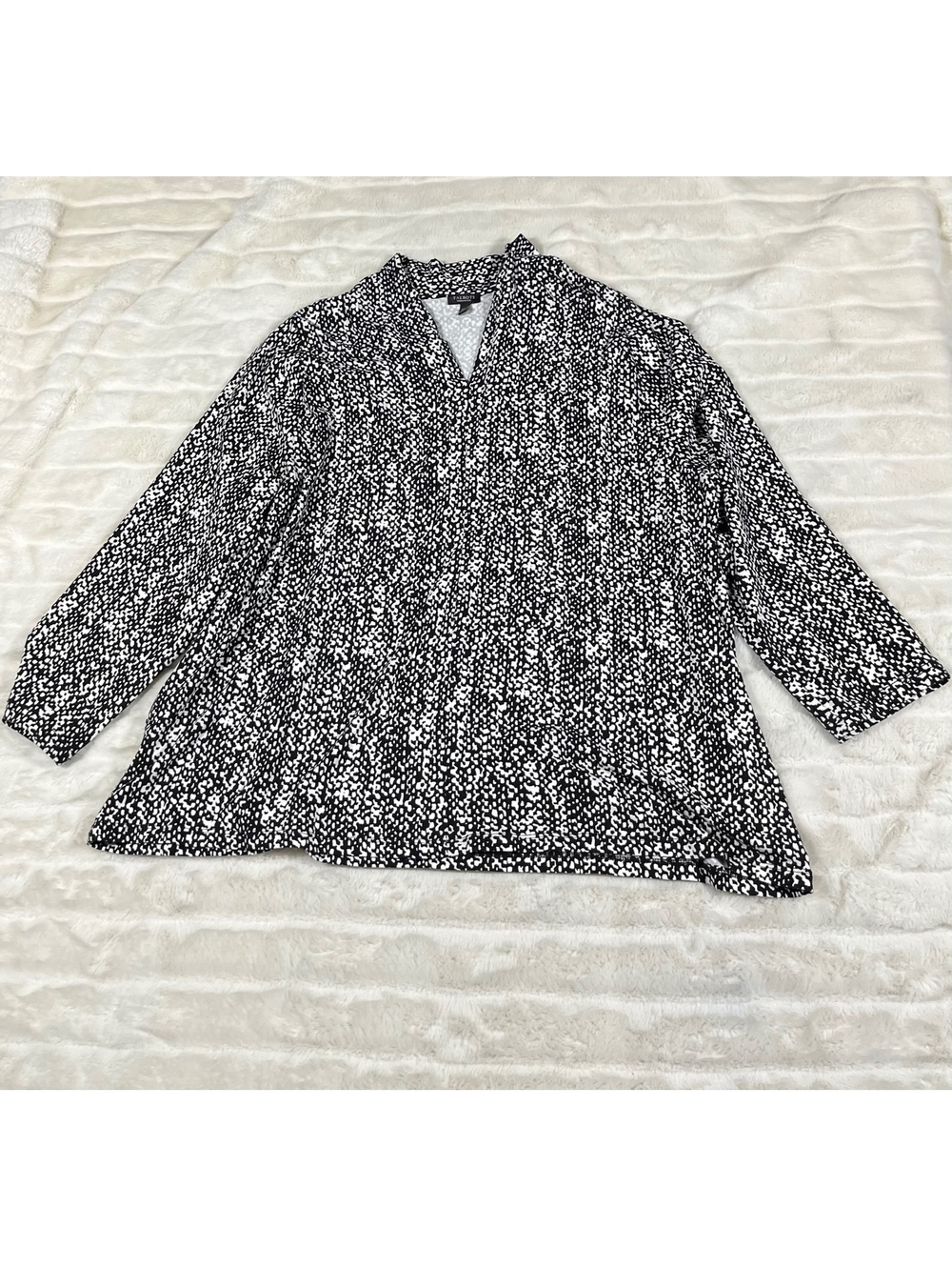 Talbots 3XP Abstract V Neck Black White Comfy Fall Office City Preppy Top